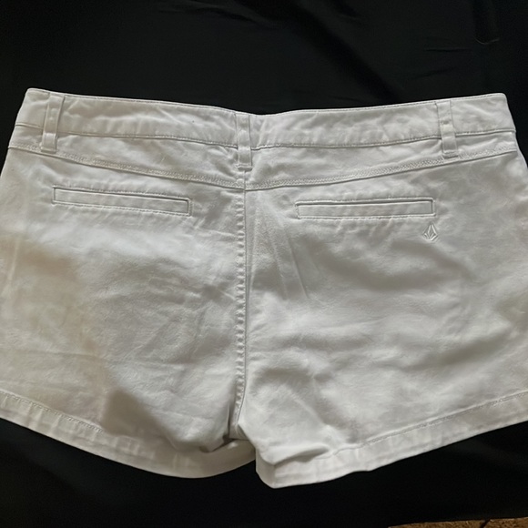 White volcom shorts - Picture 4 of 4